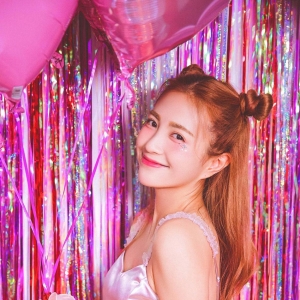 包文婧清新甜美俏皮可
