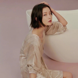 能把家居服都穿得如此有气质 非杜鹃莫属