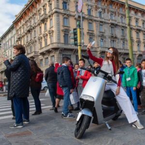 欧洲网红钟爱的出行产品 雅迪G5意大利刷街被围观