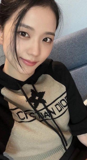 想要低成本换新包？get周雨彤的包包挂件！
