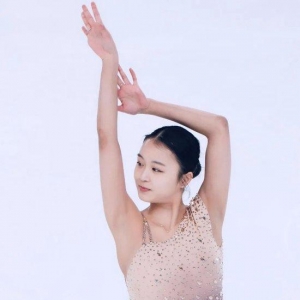 “吴艳妮比赛还化什么妆啊”